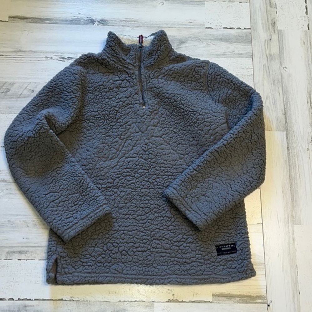 Sherpa gray pullover.  Size listed is XXL but sits between large-XL